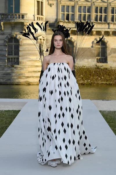 Look 27